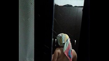 Секс в ванной комнате со зрелой девчушкой julia ann